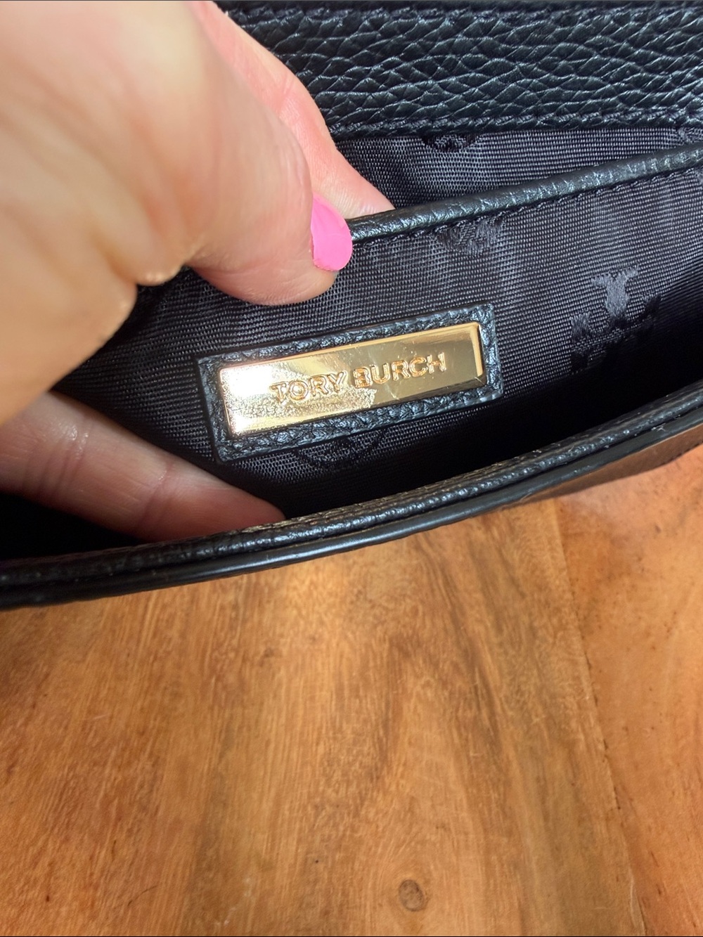 Tory Burch Quiet Luxury 2010’s Thea Pebbled Leather Flap Crossbody Black EUC - Picture 11 of 14